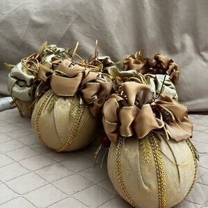 6 Christmas ornaments